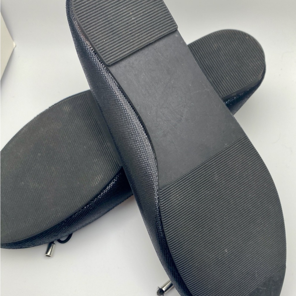 Girls Sz 4 Black Ballet Flats w/ Bow Detail Skid Resistant Tread - Picture 2 of 4